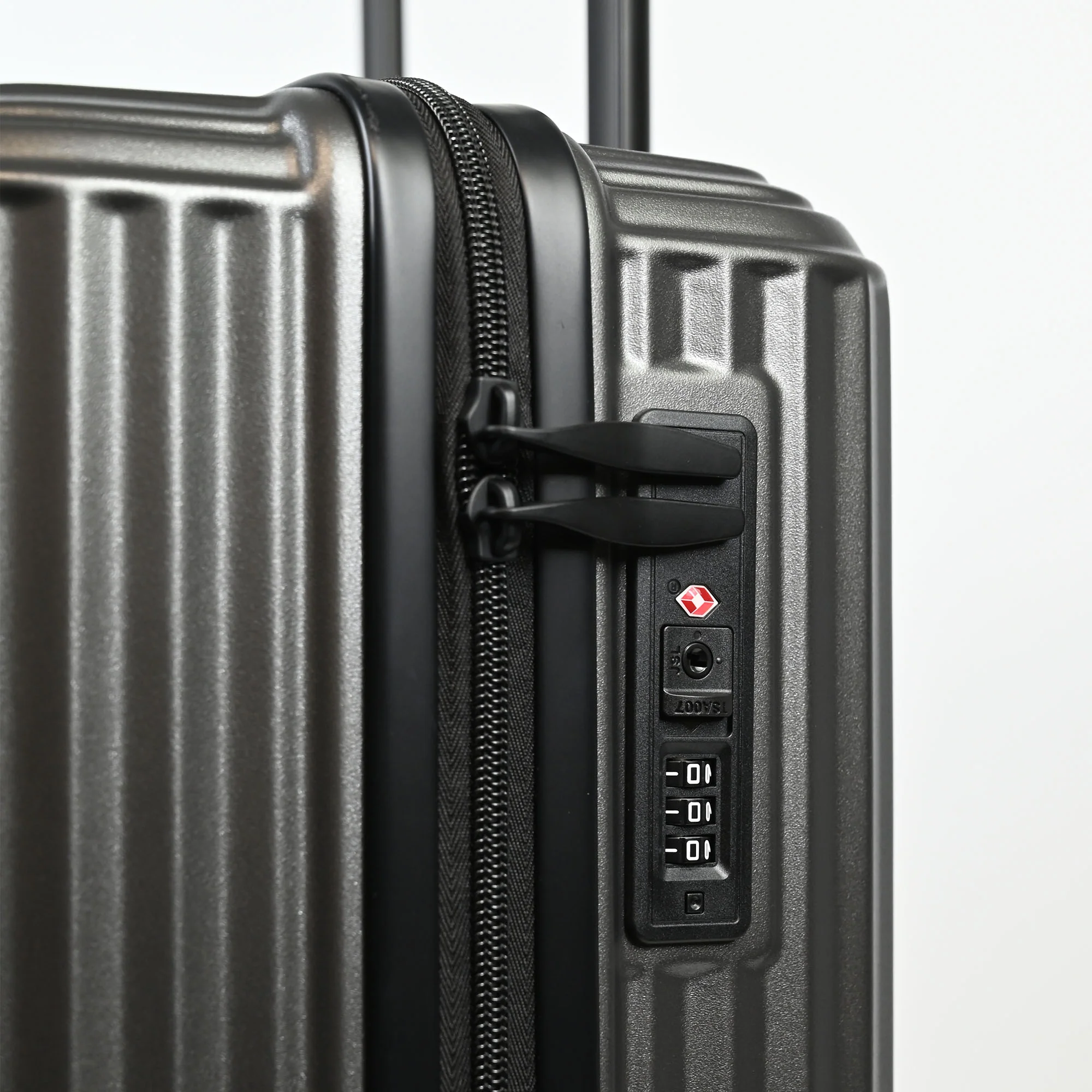 Air Glide 20" Cabin Suitcase  - 55 x 38 x 23cm in Black - Image 7