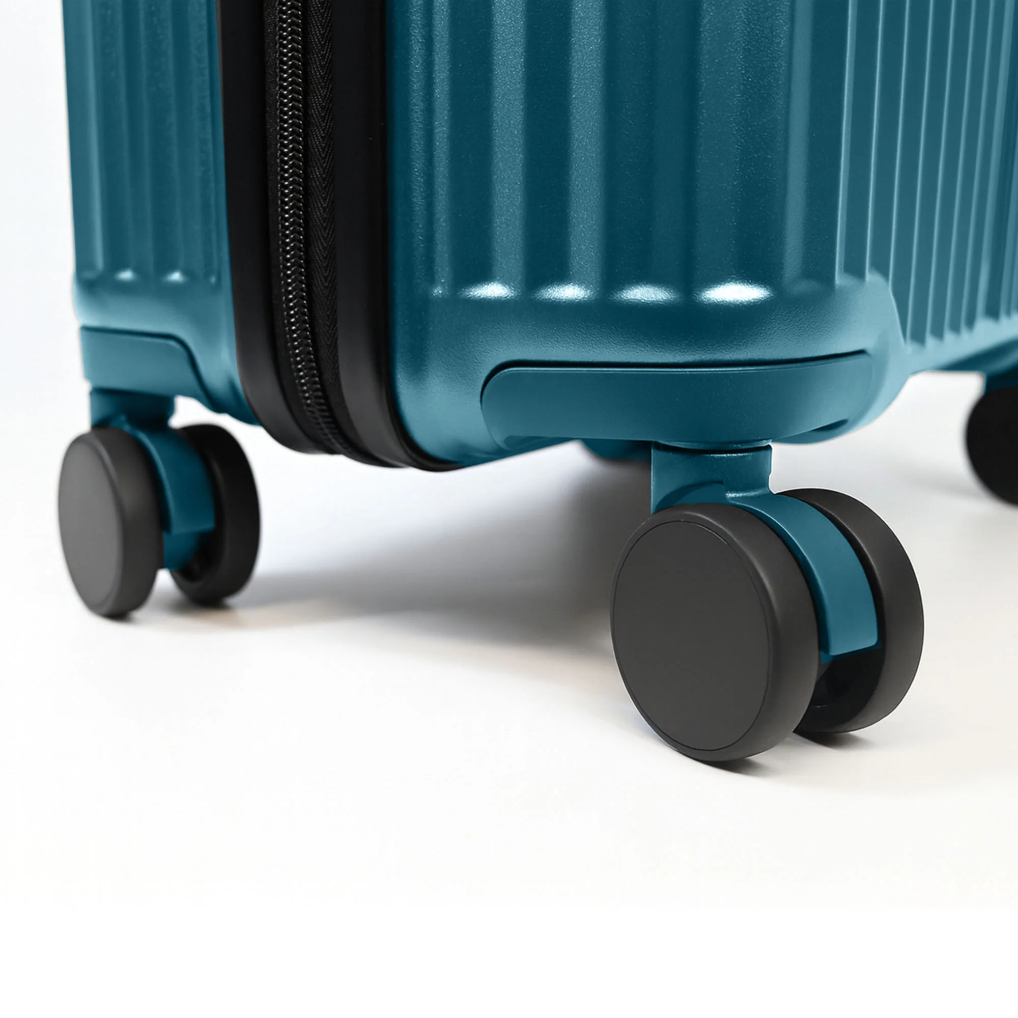 Air Glide 28" Suitcase in Teal - Image 6