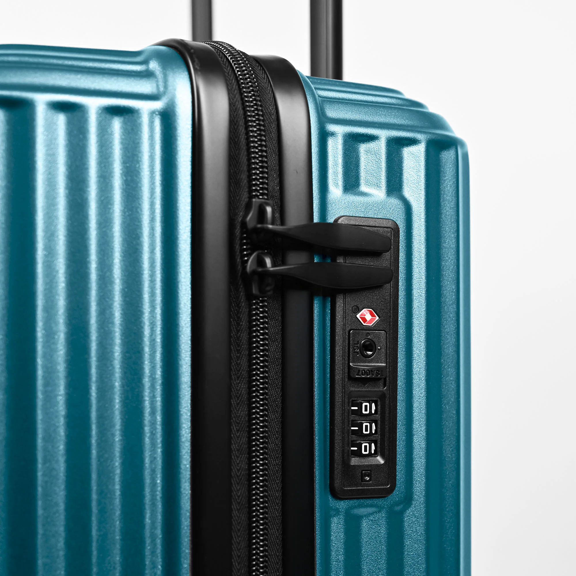 Air Glide 28" Suitcase in Teal - Image 7