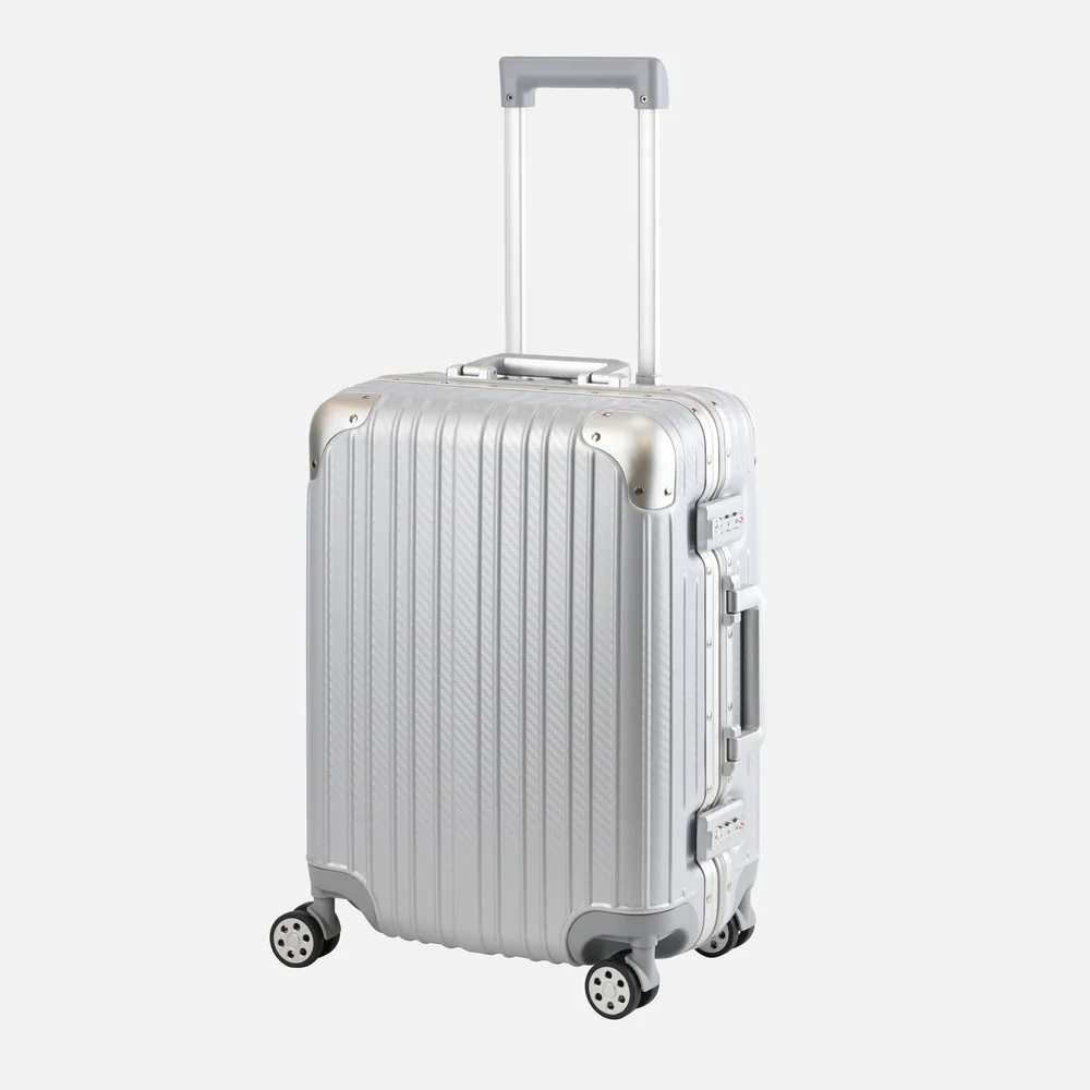 Oasis 24" Medium Suitcase - 67 × 46 × 29cm in Silver - Image 10