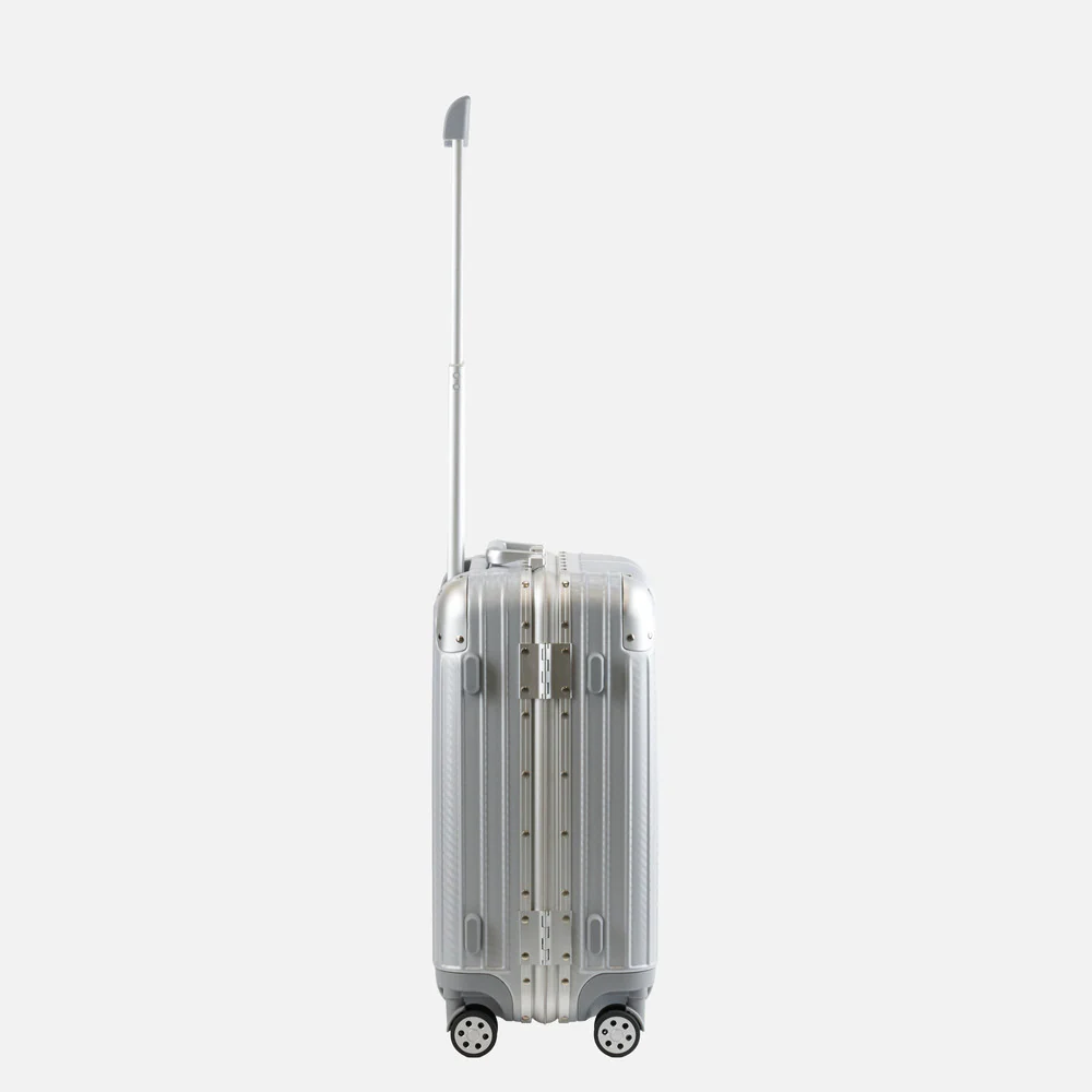 Oasis 24" Medium Suitcase - 67 × 46 × 29cm in Silver - Image 2