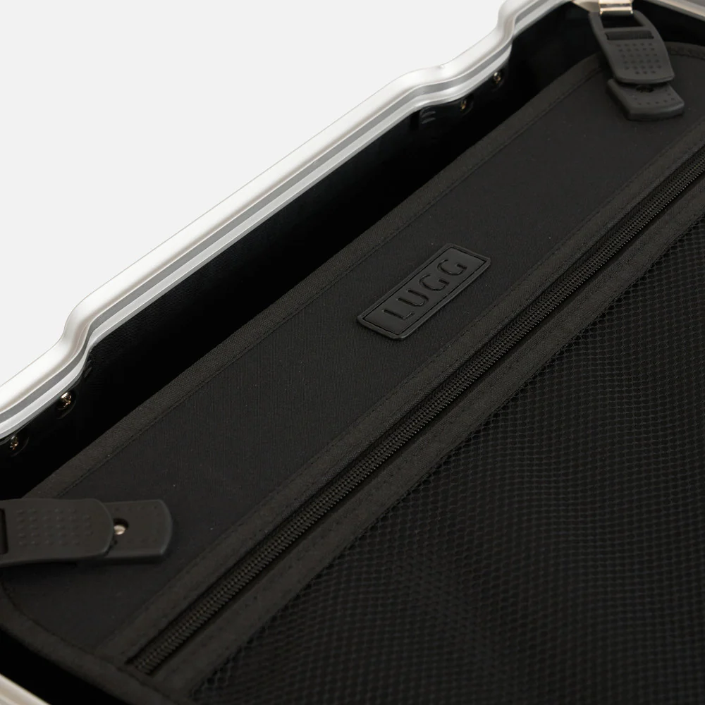 Oasis 24" Medium Suitcase - 67 × 46 × 29cm in Silver - Image 8