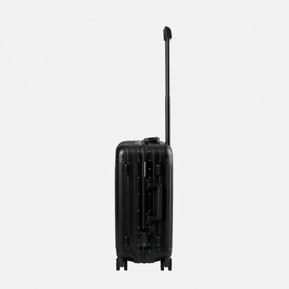 Oasis 24" Medium Suitcase - 67 × 46 × 29cm in Black - Image 2