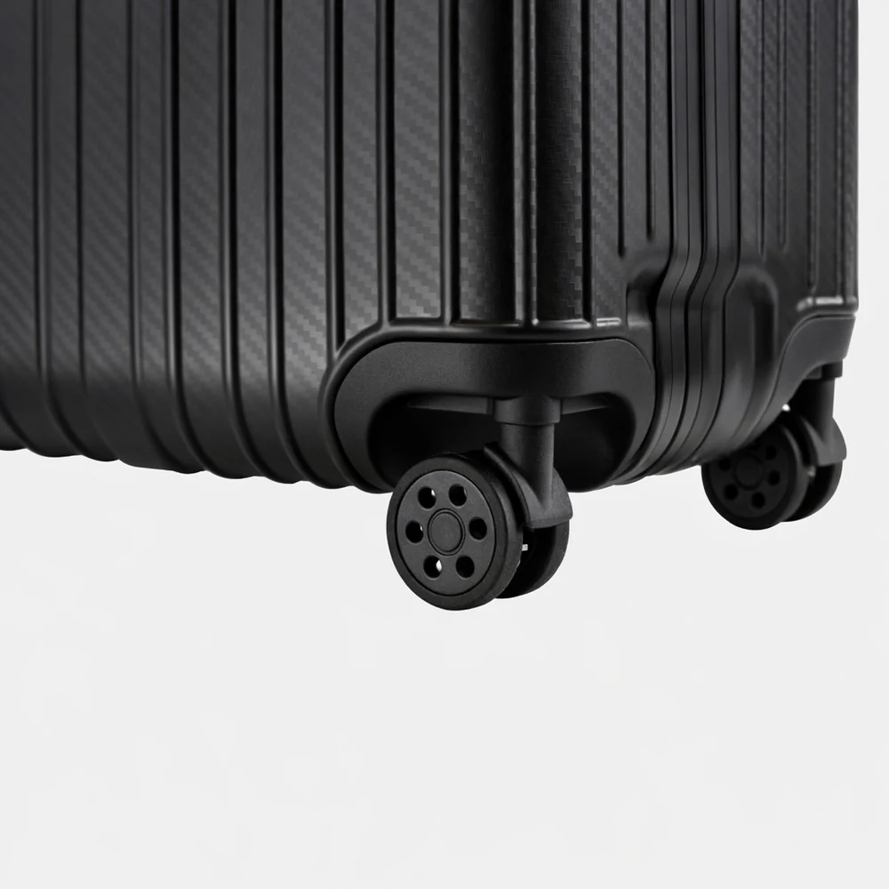 Oasis 24" Medium Suitcase - 67 × 46 × 29cm in Black - Image 8