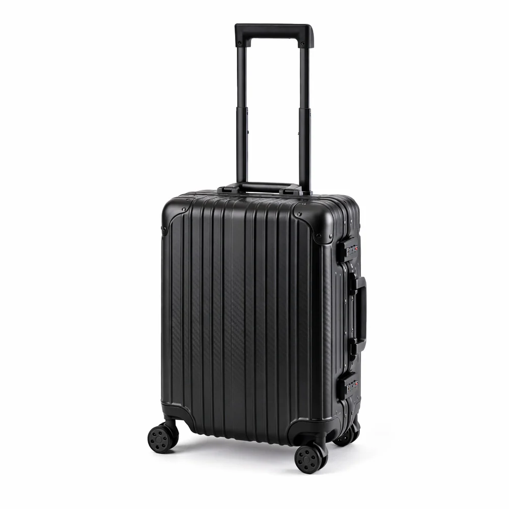 Oasis 24" Medium Suitcase - 67 × 46 × 29cm in Black - Image 9